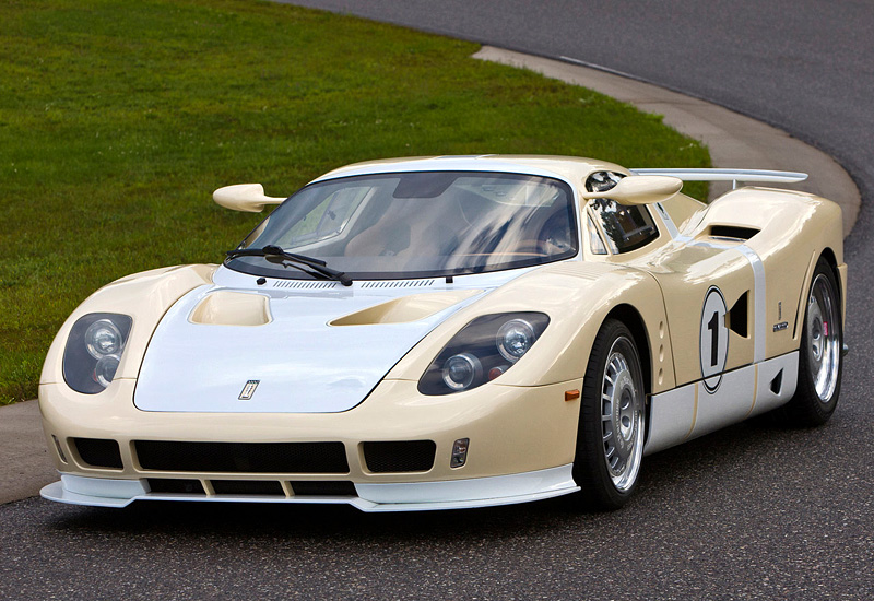 De Macross Epique GT1 prototype in cream and white with a number 1 roundel, front three-quarter photo
